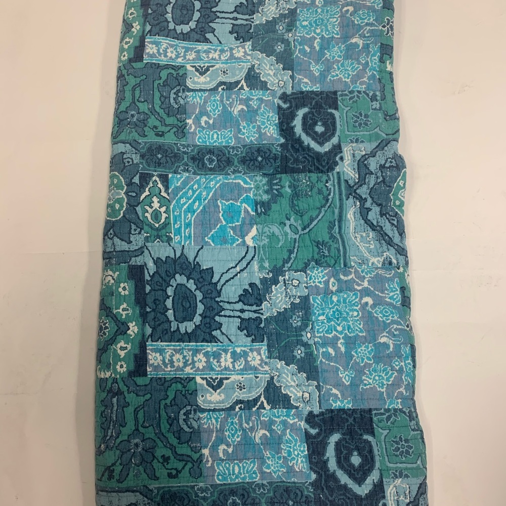 Urban outfitters Queen sized quilt